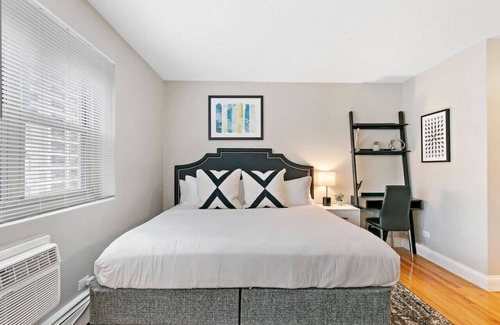 Lake View East Apartment | Cozy & Fully Equipped Studio in Lakeview