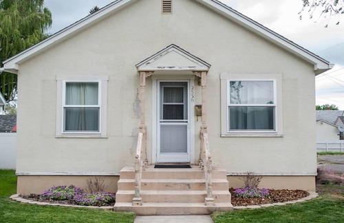 Baker City House | Cozy fully remodeled, close to historic downtown, outdoor activities