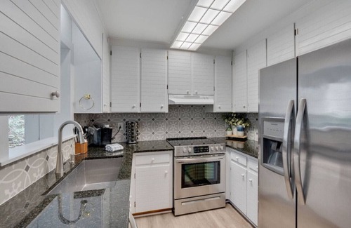 North Raleigh House | Cozy Fully-Renovated 2 BRM 2 Bath Near North Hills