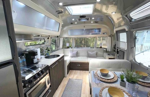 Whitemarsh Island House | Cozy & Fun Airstream Camper Near Downtown & Beach