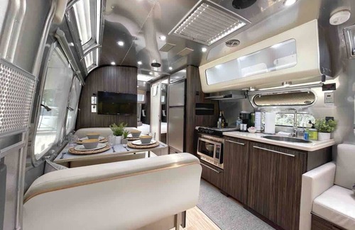 Whitemarsh Island House | Cozy & Fun Airstream Camper Near Downtown & Beach