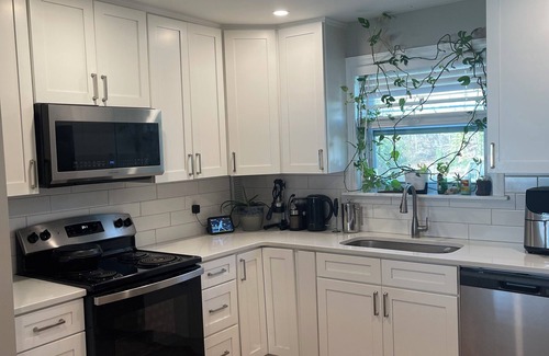 Augusta House | Cozy & Fun Masters Getaway – 3 min from Augusta National & On the Augusta Canal!