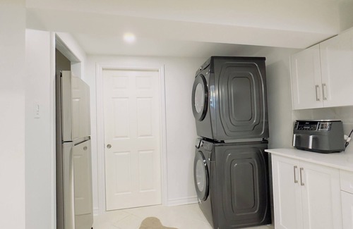 Richmond Hill House | Cozy Furnished 1-Bedroom with Free Parking & Private Access