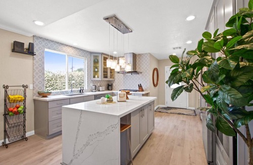 Alhambra House | Cozy Garden Pad with King Beds