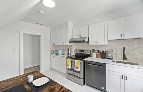 East Rock House | Cozy Gem in Heart of East Rock |King Bed| Near DT and Yale | Free Parking