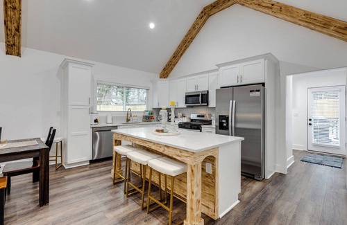 Hapeville House | Cozy Georgia getaway. Minutes from ATL Airport!