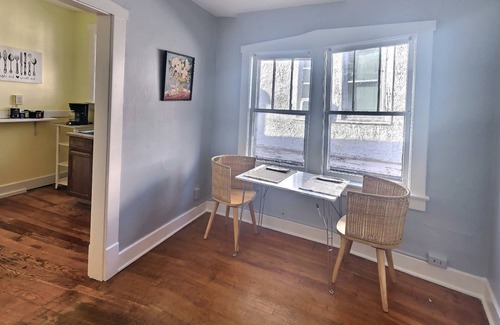 Germantown Apartment | Cozy Germantown Haven walking distance to many restaurants