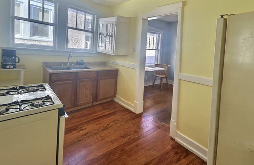 Germantown Apartment | Cozy Germantown Haven walking distance to many restaurants