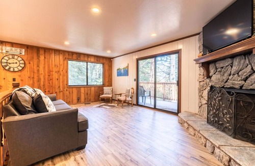 Arrowhead Villas Cabin | Cozy Getaway. Away From Everything!