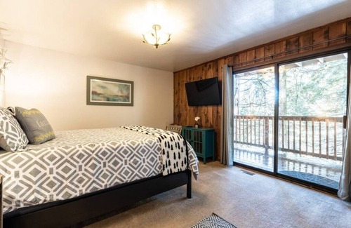 Arrowhead Villas Cabin | Cozy Getaway. Away From Everything!