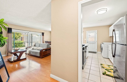 Upland House | Cozy Getaway Bright Clean Fully Equipped