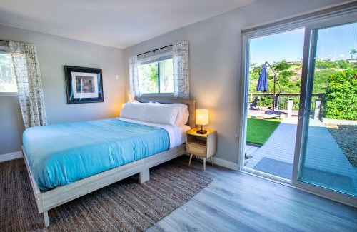 Bay Ho House | Cozy Getaway. Fire Pit and Endless Views! 5 Beds