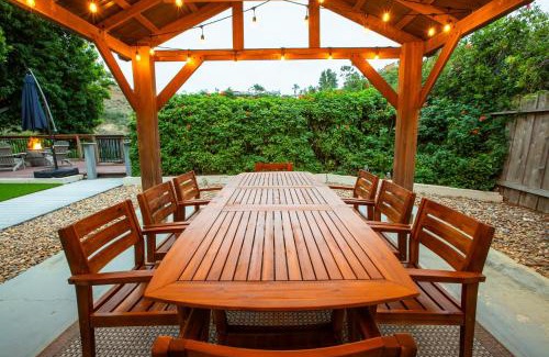 Bay Ho House | Cozy Getaway. Fire Pit and Endless Views! 5 Beds