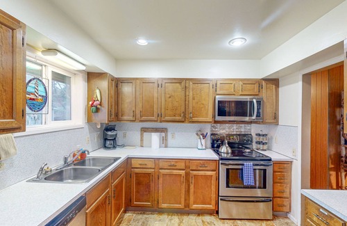 Tolovana Park House | Cozy Getaway near Beach with Partial Ocean View, Free WiFi, & Washer/Dryer
