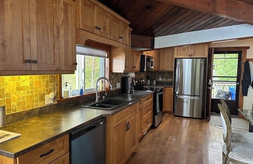 Windermere Cottage | Cozy Getaway on Three Mile Lake