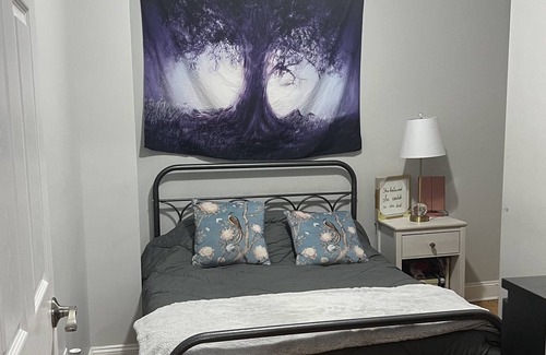 Nodine Hill Apartment | Cozy glammy 3 bedroom apartment In the heart of NYC