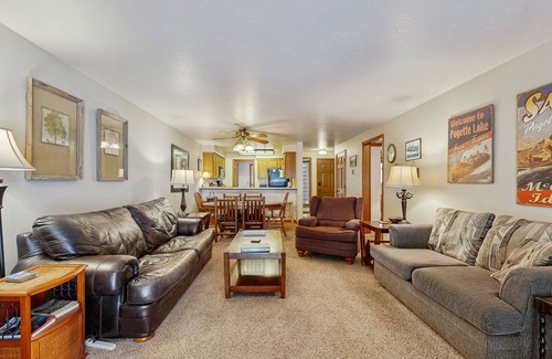 McCall Condo | Cozy Golf-View Condo with Pools, Hot Tub & Gym - Nearby Ski & Lake Access