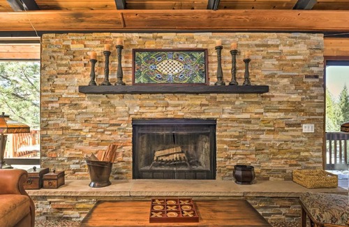 Pine Mountain Club House | Cozy Grand Woodland Cabin with Mountain Views