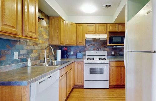 Warrens Cabin | Cozy Green 2 bedroom cabin with a LOFT AREA in enchanting Warrens, Unit A