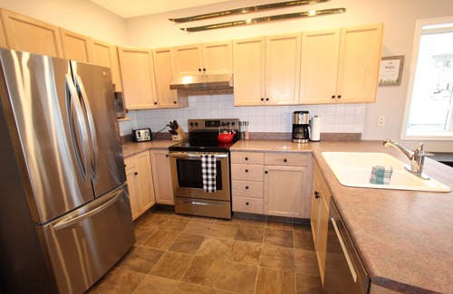 Silver Star Mountain Apartment | Cozy ground level suite with private hot tub - close to the Alpine Chair