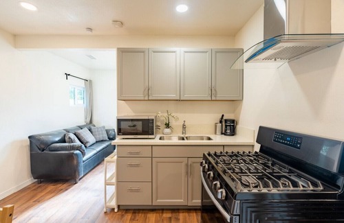 Azusa House | Cozy Guest Home! 2bd, 1bath.