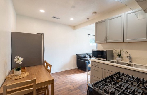 Azusa House | Cozy Guest Home! 2bd, 1bath.