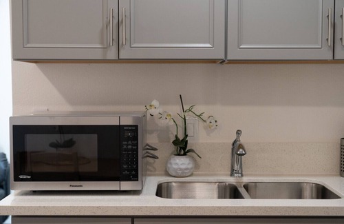 Azusa House | Cozy Guest Home! 2bd, 1bath.