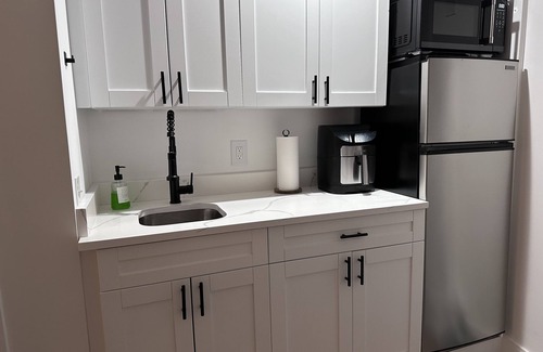 Sunset Apartment | Cozy Guest House in Fort Lauderdale: Escape to Serenity!