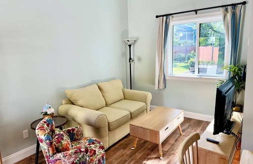 Gordon Head Bed & Breakfast | Cozy Guest house near UVIC