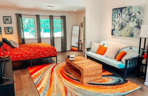 Old Irving Park Apartment | Cozy Guest House Studio Apartment