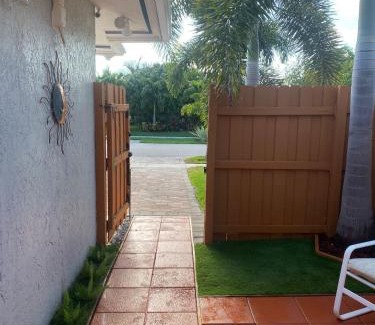 Pompano Beach House | Cozy Guest Room