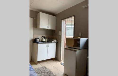 Weltevredenpark Apartment | Cozy guest suite with private access