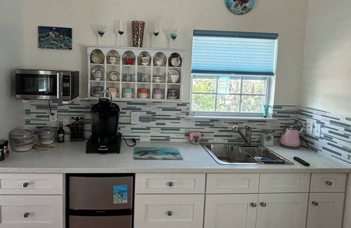 Lincolnville Apartment | Cozy Guesthouse: Walk to Town, Shops & Dining - Secure parking
