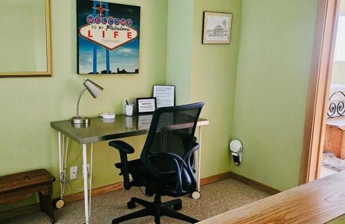 Newhall House | Cozy Guesthouse with Private Pool and Heated Jacuzzi