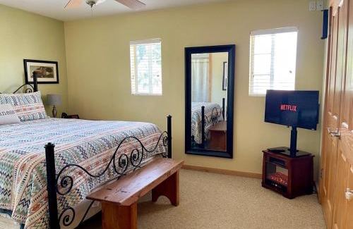 Newhall House | Cozy Guesthouse with Private Pool and Heated Jacuzzi