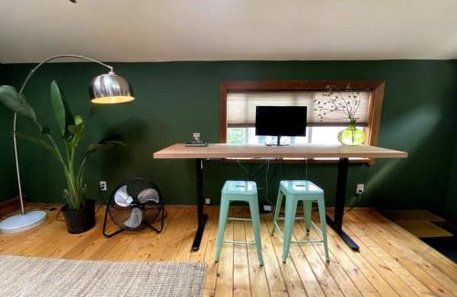 North Beacon Hill Apartment | Cozy guesthouse with sauna