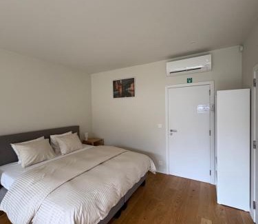 Assebroek Apartment | Cozy guestroom near city center
