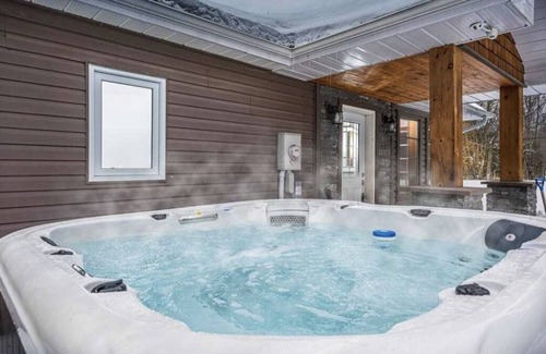 Haliburton House | Cozy Haliburton Nature Getaway