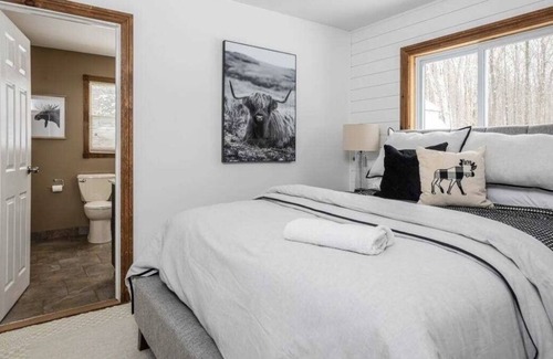 Haliburton House | Cozy Haliburton Nature Getaway