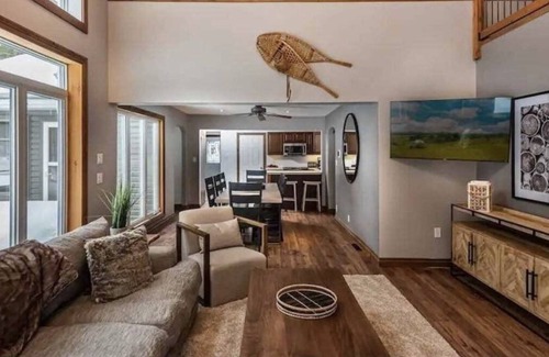 Haliburton House | Cozy Haliburton Nature Getaway