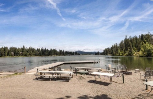 Coeur d'Alene House | Cozy Harbor Island RV getaway in beautiful Coeur d'Alene.