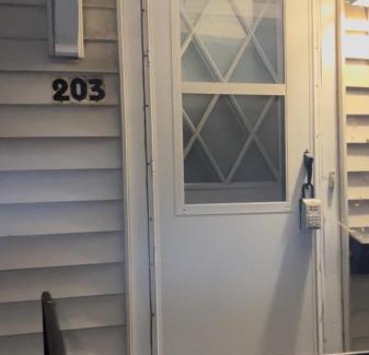 Harvard House | Cozy Harvard home just 1 block from the Metra UP-NW line for easy trips to Chicago or Lake Geneva
