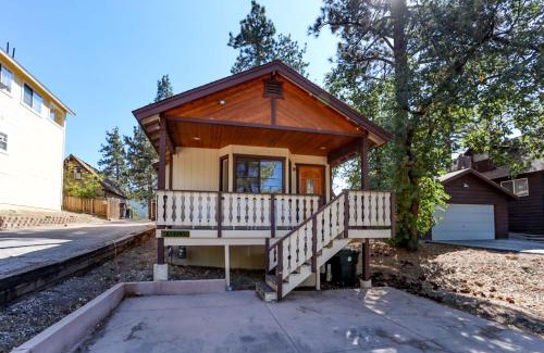 Moonridge House | Cozy Haven - 1966 by Big Bear Vacations