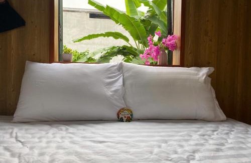 Yen Bai Apartment | Cozy Haven-Lotus Room & Sunshine Windows