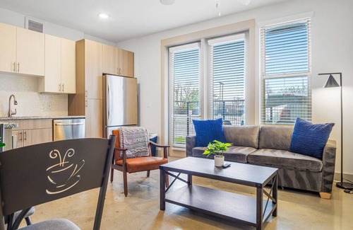 Fort Worth Apartment | Cozy Haven Steps Away from University Life