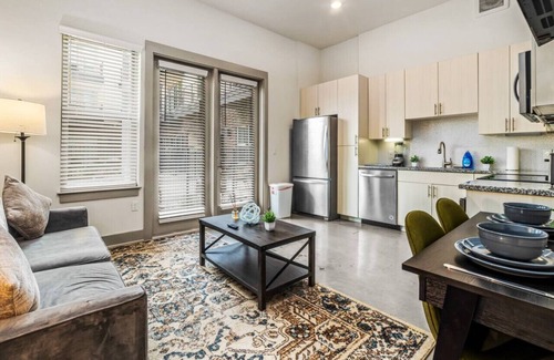 Ryan Place Apartment | Cozy Haven Steps Away from University Life