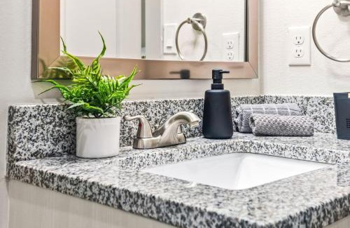 Fort Worth Apartment | Cozy Haven Steps Away from University Life