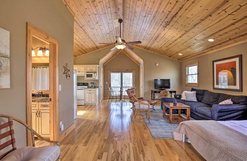 Hayesville Apartment | Cozy Hayesville Couples Getaway w/Marina Access!