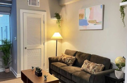 Colonial Homes Apartment | Cozy Heart of Buckhead Loft
