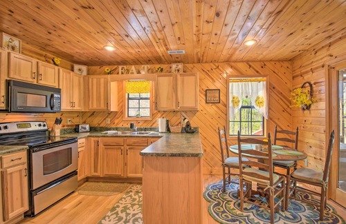 Hiawassee Cabin | Cozy Hiawassee Cabin w/Fire Pit & Mtn Views!